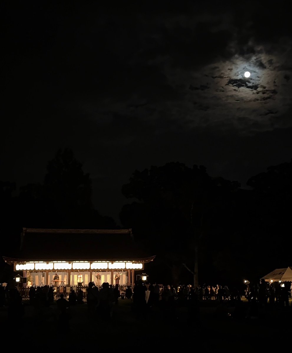 yoshimura0303's tweet photo. 上賀茂神社さんの賀茂観月祭、
お月様がお出ましになりました。 https://t.co/4nWApVhQOU