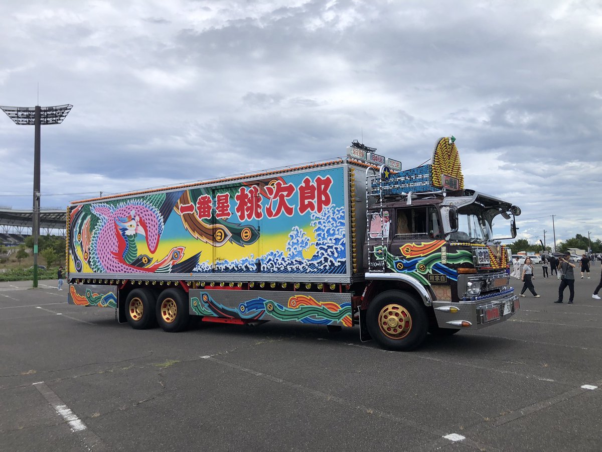 dynamict2nd's tweet photo. 一番星号の運転席に座ってしまうんだぞ‼️
#10年前の自分に言っても信じてもらえないこと https://t.co/hfQHK8scIp