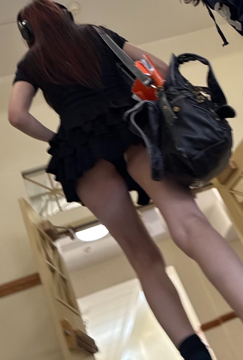 Spazzin_3033's tweet photo. Holy 👀 old pics #candidshot #candidhs #hs #candid #creepshot https://t.co/zWXtIL2kks