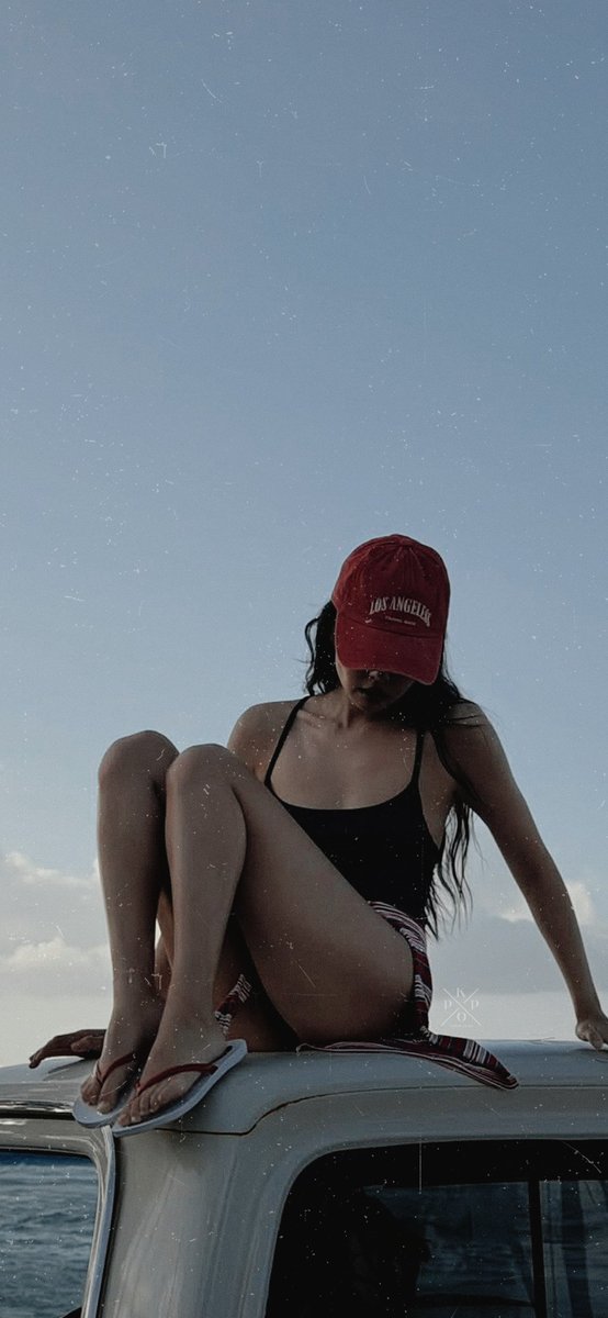jenuie's tweet photo. Sandy toes, sun-bleached nose. https://t.co/l76I8lvyt1