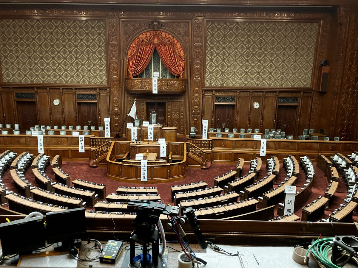 Akiteru_Y's tweet photo. 7月に維新政治塾の対面講義で上京した際、講義前に国会議事堂の見学ツアーに行きました。
大正〜昭和初期に建てられたと思えないほど重厚感ある造りでしたが、それ以上に言葉で言い表せないような歴史の重みを感じました。 https://t.co/ot5LRJNqd2