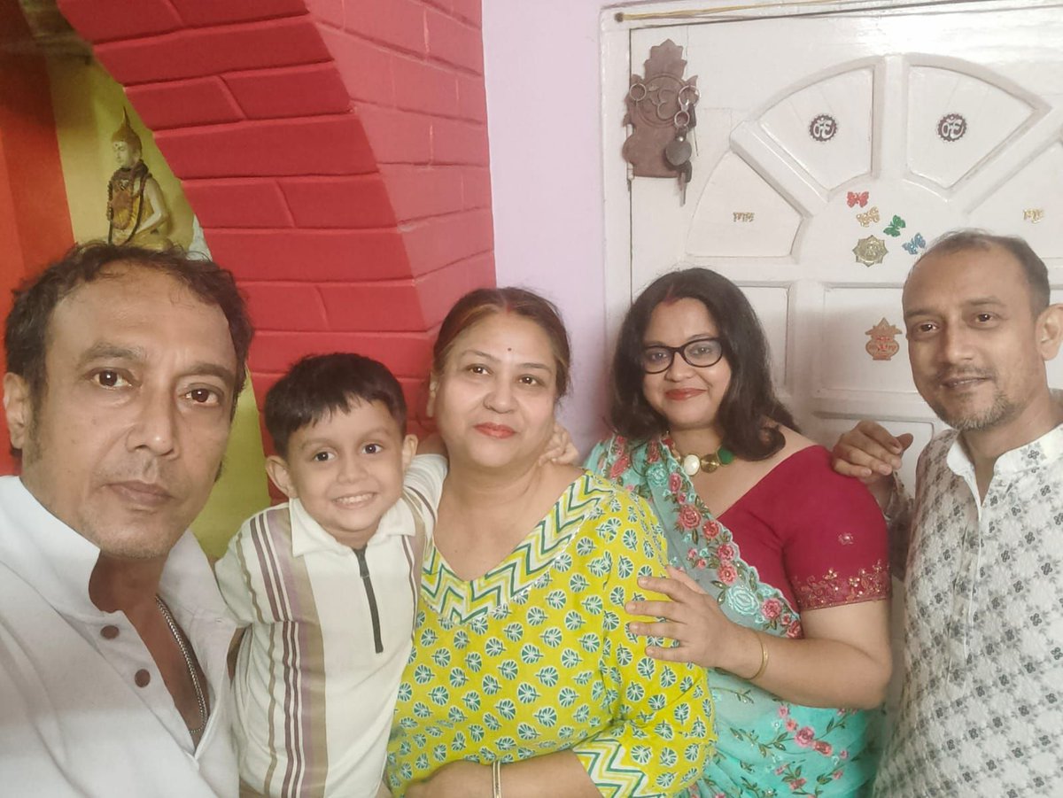 ElliottFor8o's tweet photo. সবাই মিলে একসঙ্গে থাকার আনন্দই আলাদা। ব্যস্ত জীবনে এখন আর কারও বাড়িতে গিয়ে সময় কাটানোর সুযোগ নেই—ফোনেই সেরে নিই স�� যোগাযোগ। মাঝে মাঝে দেখা হলেও তা খুবই কম। শুভ অপরাহ্ন। https://t.co/Ei9eYB516R