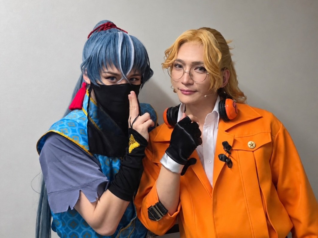 shinta1024's tweet photo. ペコポン侵略ミュージカル『ケロロ軍曹』
本日もありがとうございました！

クルル&amp;ドロロ！

2018年
人生で1番緊張したあの日も
日本青年館ホールで晴ちゃんが
隣りにいてくれました。

また晴ちゃんと
青年館ホールに帰ってこられて
嬉しいですっ！！

そして怜央きてくれた！！ #ケロミュ https://t.co/VOWIeWfgLc
