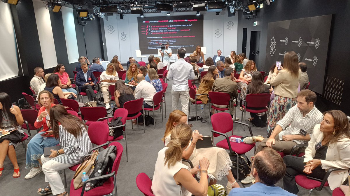 ForoRRHH's tweet photo. 🔴 COMUNICARH
🔝 ¡Dinámica grupal Challenge Plan Next!
Formamos equipos para trabajar cómo comunicar una transformación cuando no es posible eliminar por completo el miedo ni la incertidumbre.
Presentamos las propuestas al resto.
#COMUNICARH #RRHH #Talento #Liderazgo #IA https://t.co/UQubGKzAOz