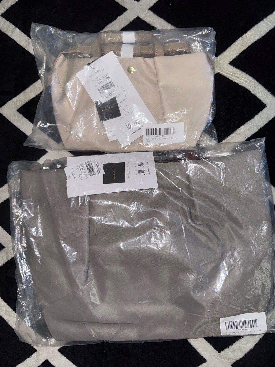 qenom's tweet photo. [wts/want to sell] 

- legato largo size small ivory 450,000
- legato largo large light grey 590,000

🏠 jakarta barat
📦 prefer manual/split payment (admin oren gede bgt guys)

dm to order💗 https://t.co/uVHRkBpYod
