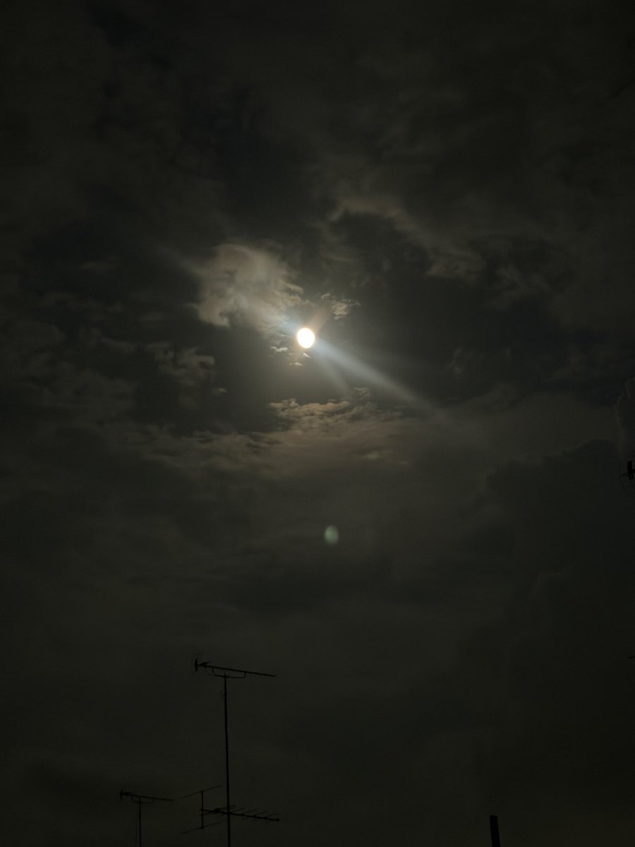 kiki03tm's tweet photo. 中秋の名月？🌕 https://t.co/ZU6zTBckqr