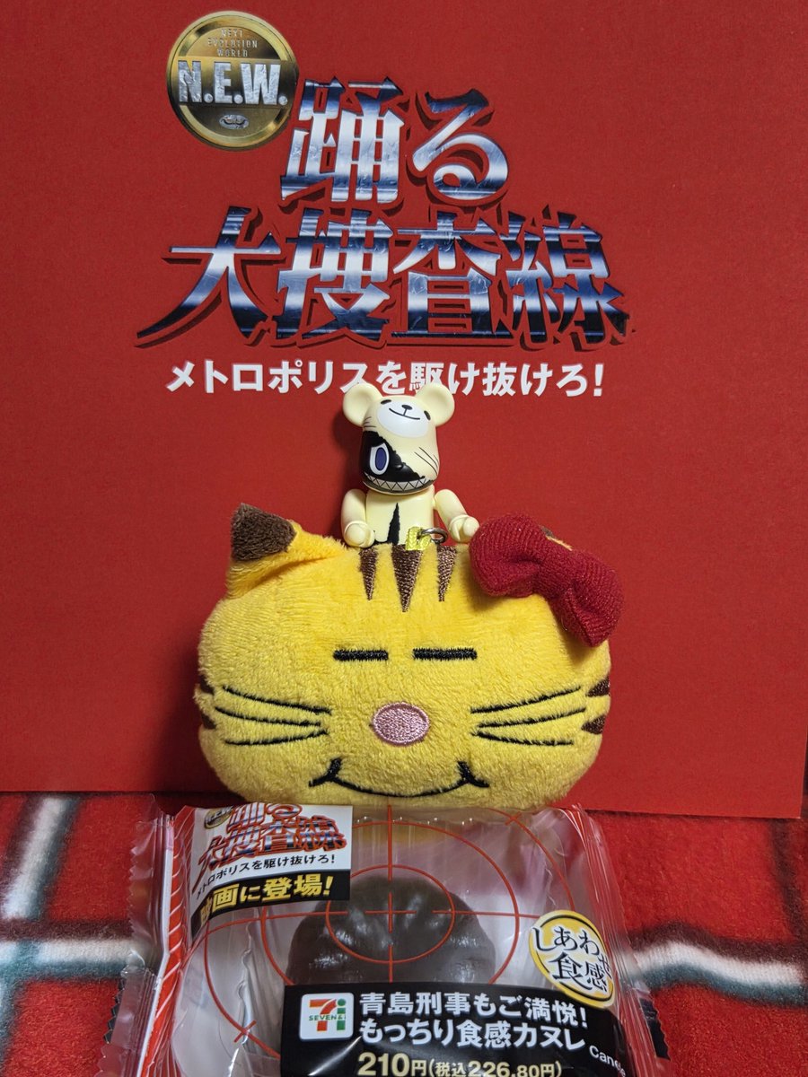 cmroopy's tweet photo. 団子はないので、真下ママのカヌレをいただきます https://t.co/2uVFOR1D7P