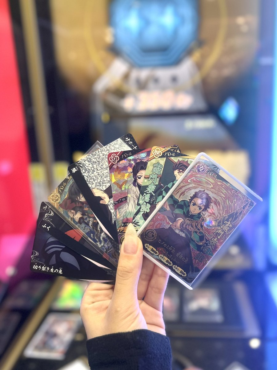 gotigoti666's tweet photo. やばいです。脳汁やばくてカード出た瞬間帽子に当たりました。
ちなみに配列は･･･
【(表)7枚中】UR 1枚、パラレル1枚
激アツ配列でした❤️‍🔥❤️‍🔥❤️‍🔥❤️‍🔥❤️‍🔥❤️‍🔥
 #日輪バトルスラッシュ https://t.co/6LwjJSCfqq