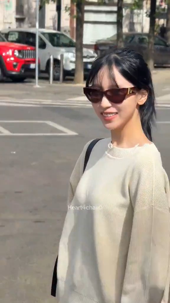 mncollarbone's tweet photo. smiley mina in milan 😁 https://t.co/JdroGgif6W