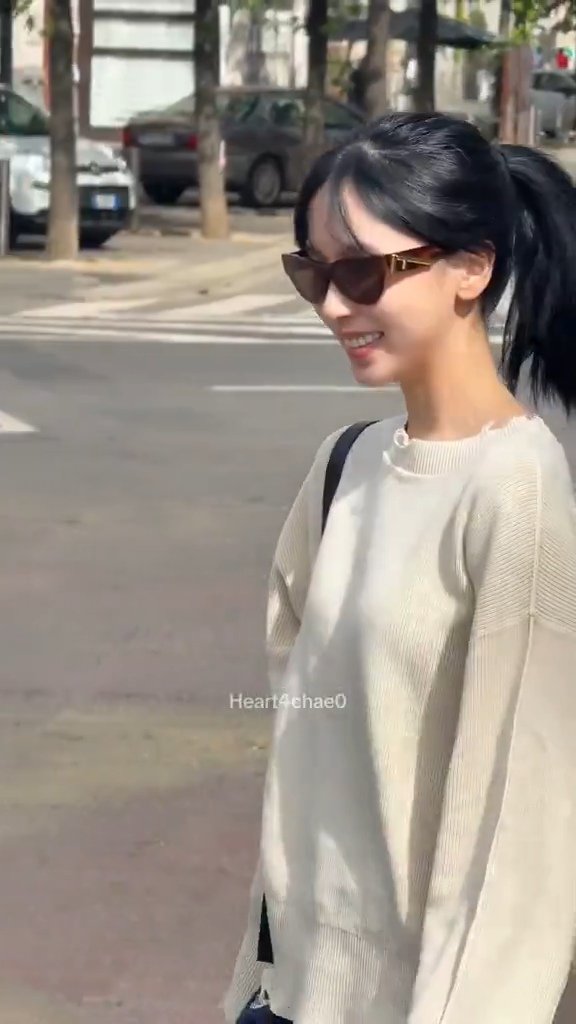 mncollarbone's tweet photo. smiley mina in milan 😁 https://t.co/JdroGgif6W