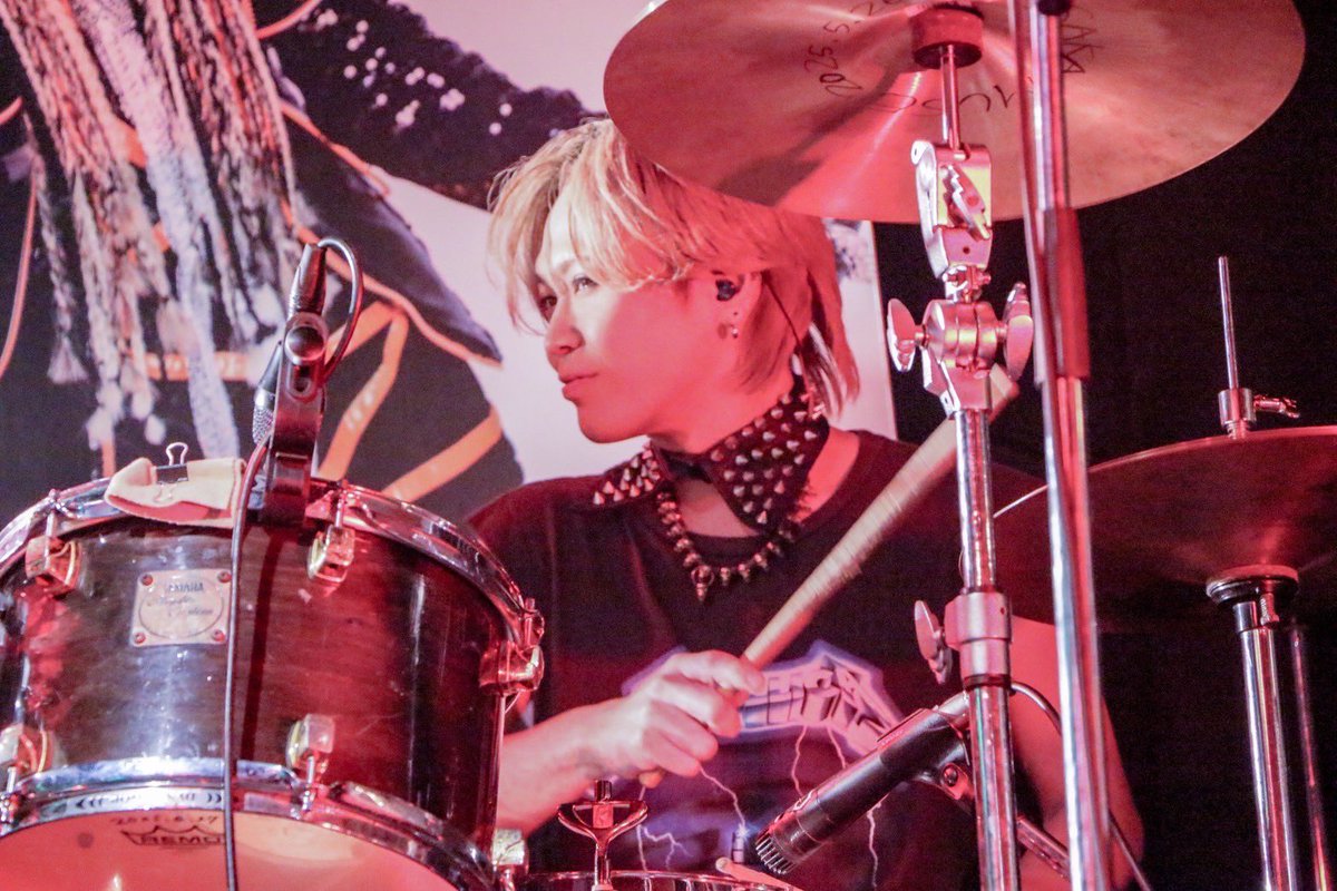 ThissOfficial's tweet photo. 【Support Member】

ベース / キヨ  
@kiyo_bassist

ドラム / KAZI  
@FvqKazi https://t.co/O5iD2E4dGO