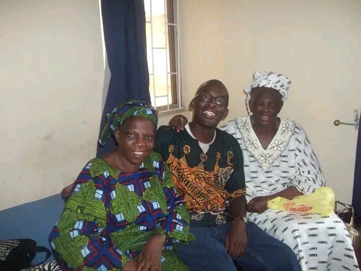 DapoKasali's tweet photo. A pic from 2012 with both my aunt's. Both of my aunt's are no longer living.The one on my left just past away this morning.She was 93 years old.#mylateaunties #dapokasali #thearchives #power https://t.co/f6MBiTfgmZ