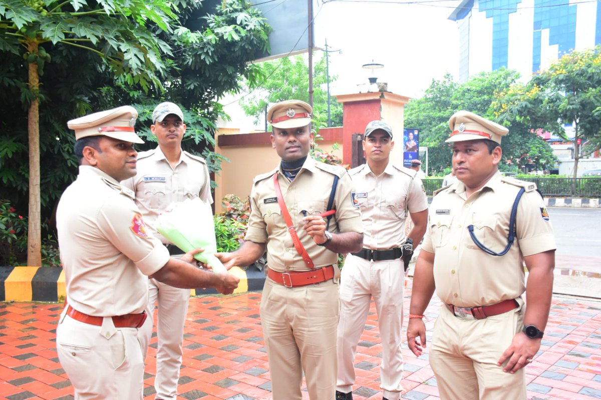dcpbbsr's tweet photo. Dr Saravana Vivek M, IPS, assumed charge as DCP, Bhubaneswar UPD, on 25.09.2026.

He seeks the goodwill and blessings of the people of Bhubaneswar and pledges to work tirelessly for their safety, security and welfare.
#CommissioneratePolice #WeCareWeDare https://t.co/jer7nYQ4DT