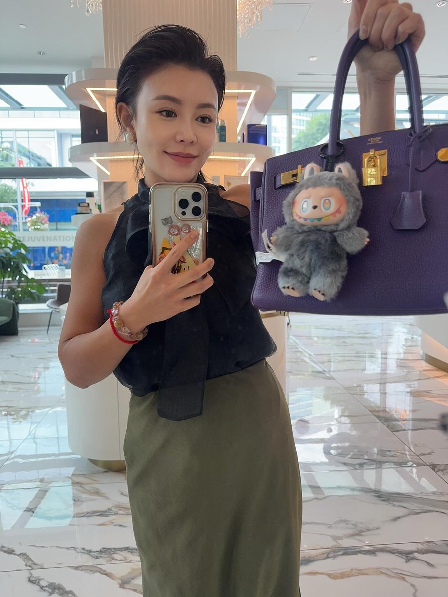 SusannahBef5yi's tweet photo. No makeup, but definitely filters—just me at 43. Do I still shine in your eyes? https://t.co/8KtQrz9x3p