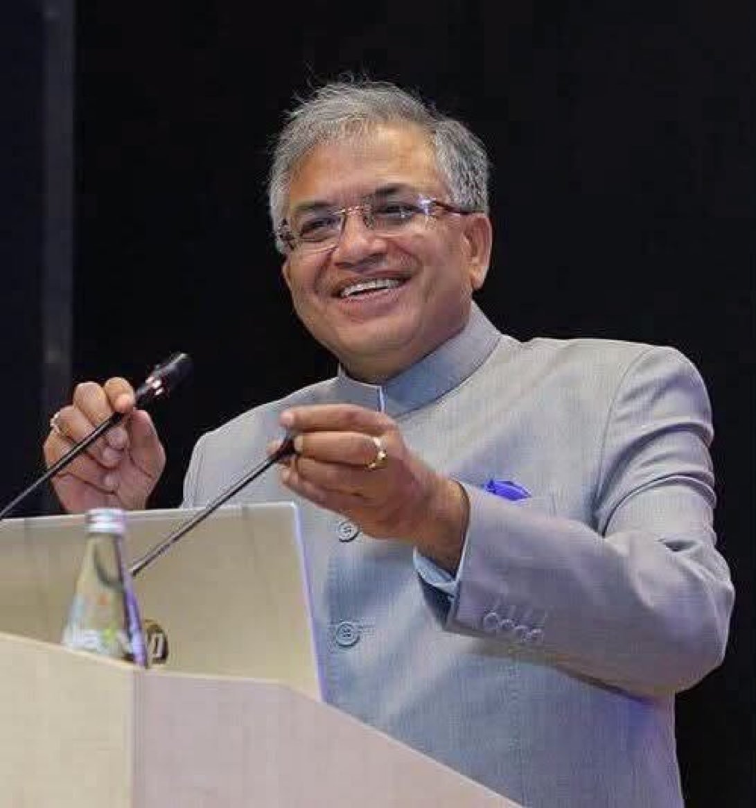 SanjayKrishnaM8's tweet photo. गेंदा भइया जो उखाड़ना हो उखाड़ लो,, https://t.co/863AbRjpWa