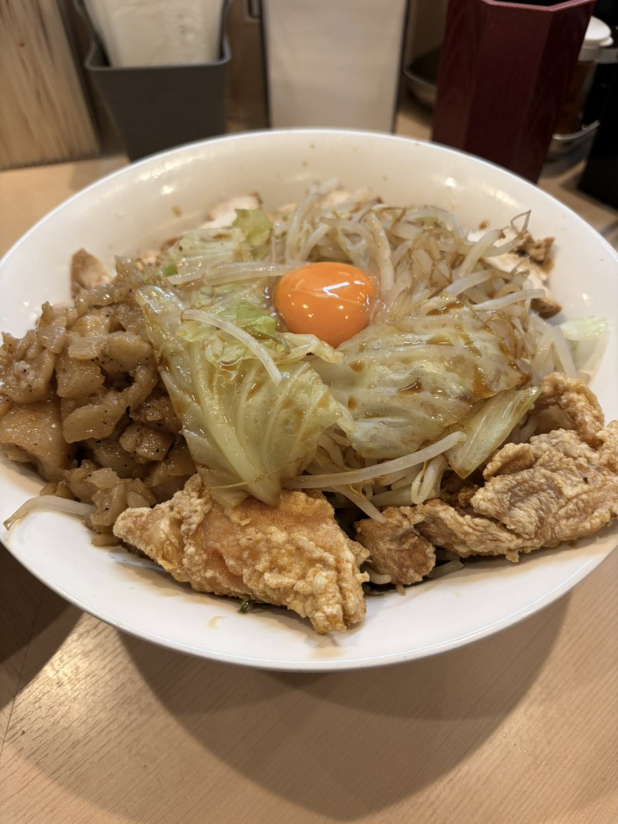 syuuuting_star's tweet photo. 二郎600グラムとチャーハン大盛り🤗 https://t.co/UejEuklsCA