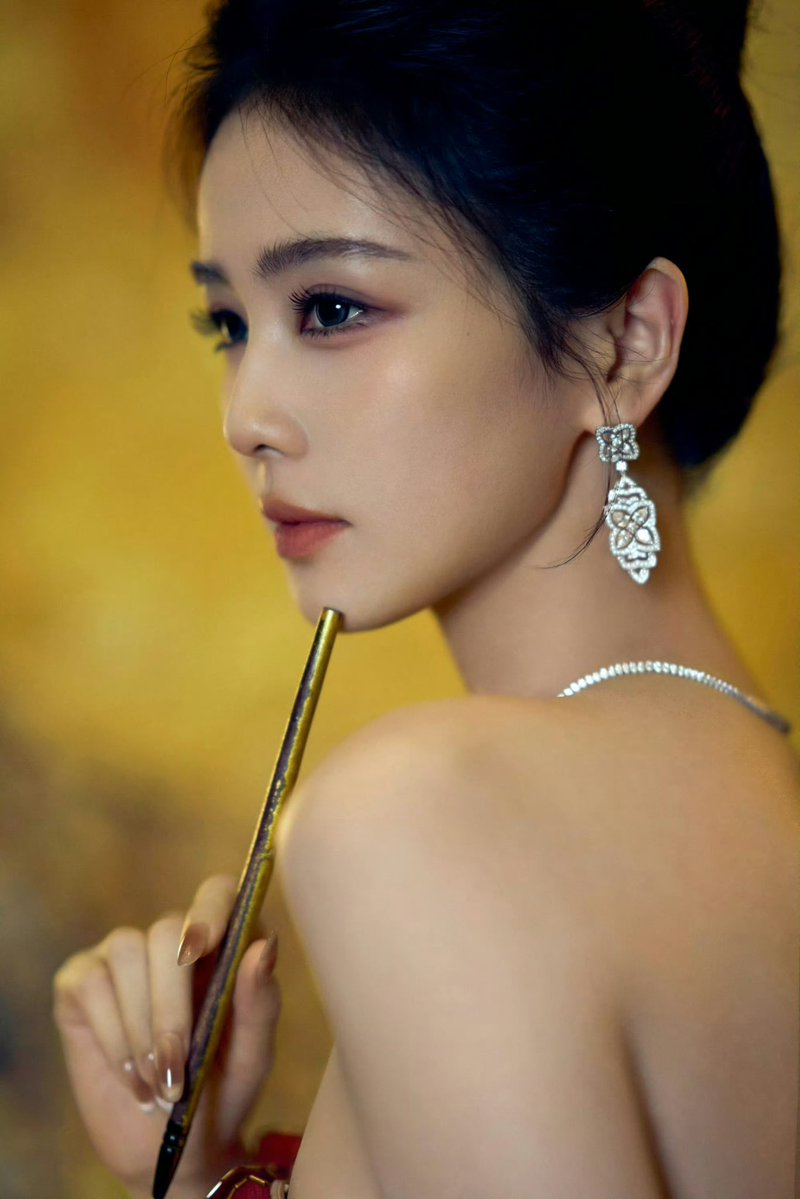Allcbizmelons's tweet photo. #BaiLu for 2026 Bazaar Gala https://t.co/Y9F5g7L7Ag