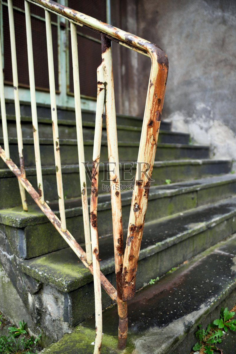 IrawanShintya's tweet photo. [The old wooden枷，its faded wood talks of grief and the頹ness of forgotten days—where past meets quiet loss.]， https://t.co/rYwIq1sHpV