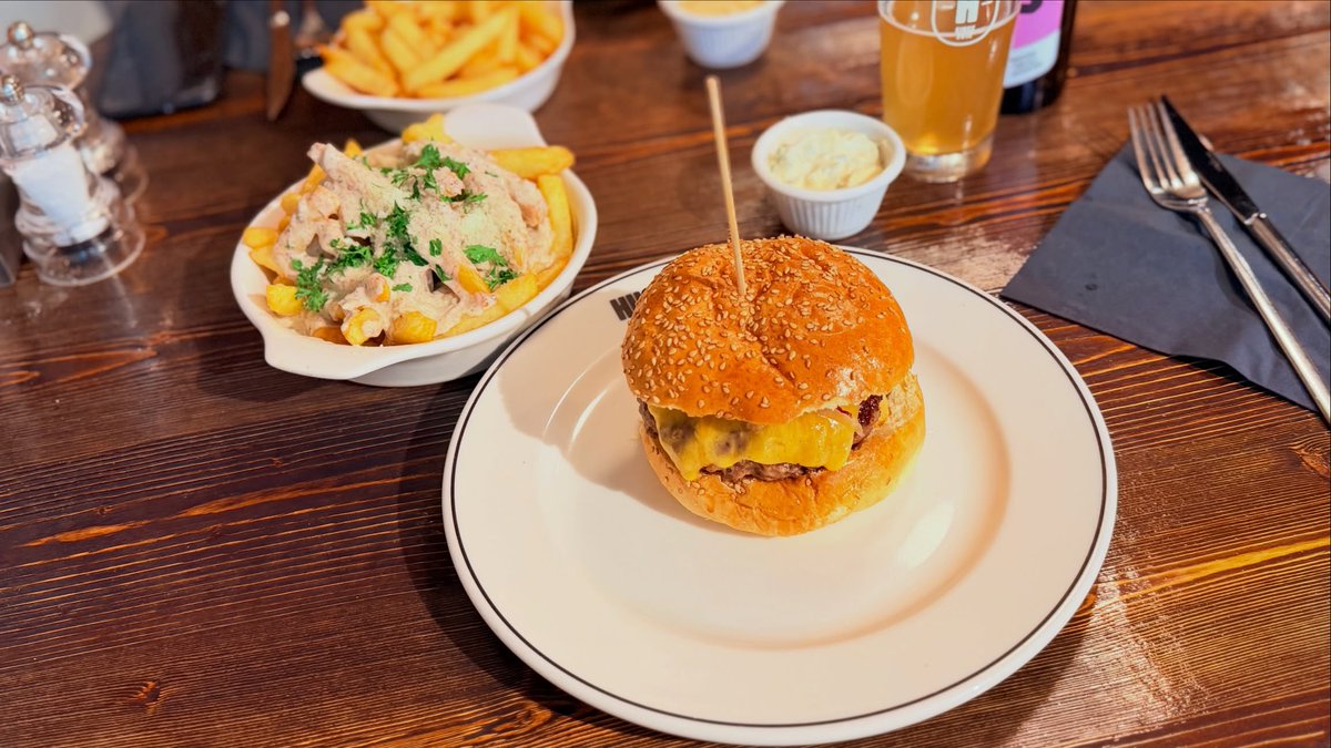 LoreeMarshfqtr's tweet photo. Destination : Chez Huggy’s à https://t.co/SYSWjLp4aN