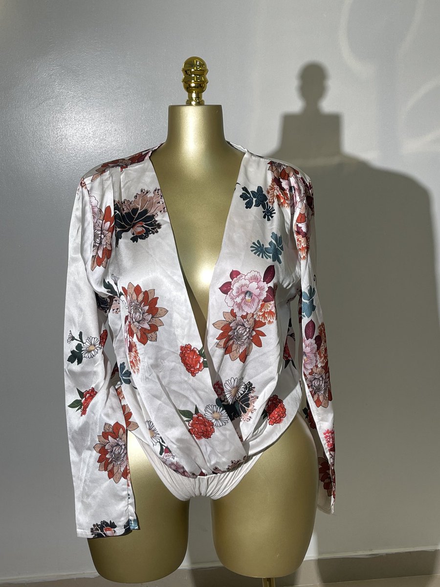 narasthriftstor's tweet photo. Boohoo Bodysuit 
Size: 12
Price: N5,000 https://t.co/bUH4Kj6zFa