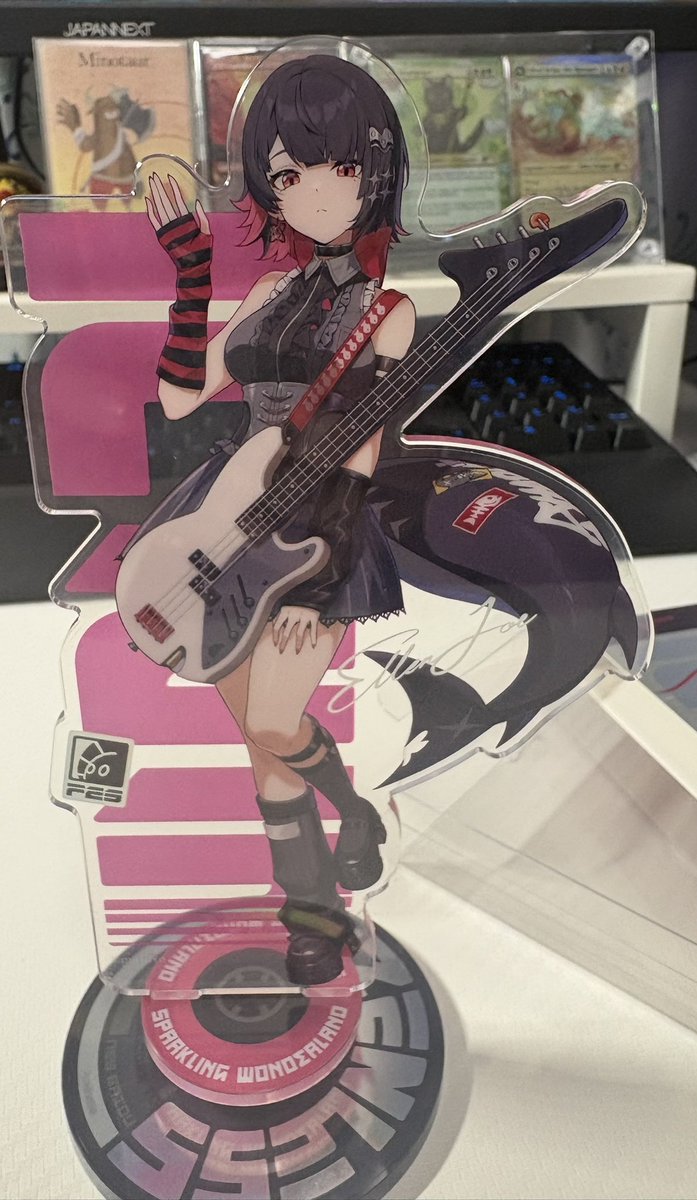 Butlerbomb_zzz's tweet photo. エレンのライブアクスタ 弟にお土産で貰った 嬉しい〜〜🦈🎸 https://t.co/I3X33Bf2RQ