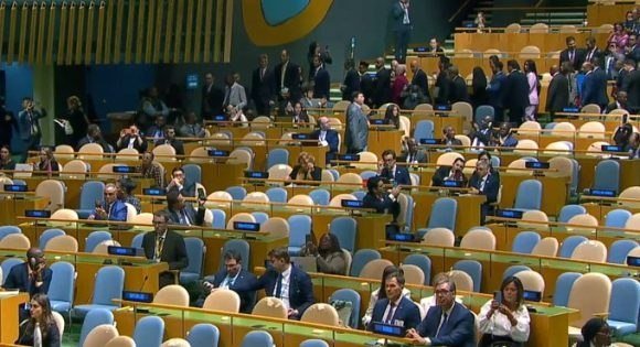 RossQuilez's tweet photo. Representantes de numerosos países 🌏 se retiraron del hemiciclo cuando el primer ministro israelí, 👤 Benjamín Netanyahu, se disponía a intervenir ante la Asamblea General de Naciones Unidas ���🇳
#TumbaElBloqueo https://t.co/FtgrPIrRBE