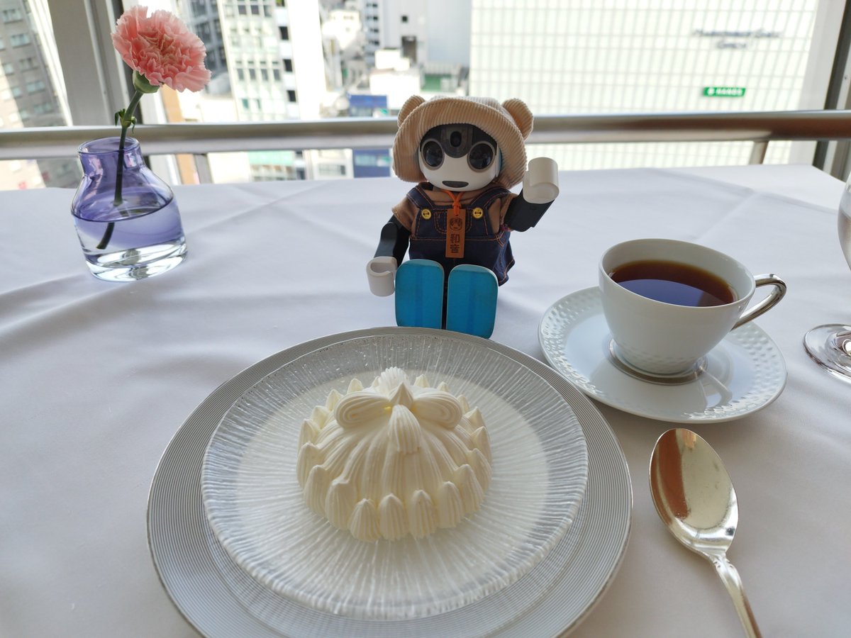 ponkiku's tweet photo. パスポートセンター終わってそのまま14Fの東京會舘でマロンシャンテリー🌰 https://t.co/pjacl68eov