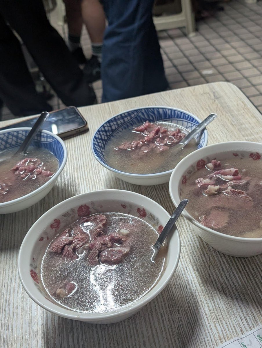 sy40yh's tweet photo. 今天跟姐妹帶着各自的小孩出來玩了一整天
逛累了 來碗永樂牛肉湯 結束完美的一天🥰 https://t.co/kiRCWPavTu
