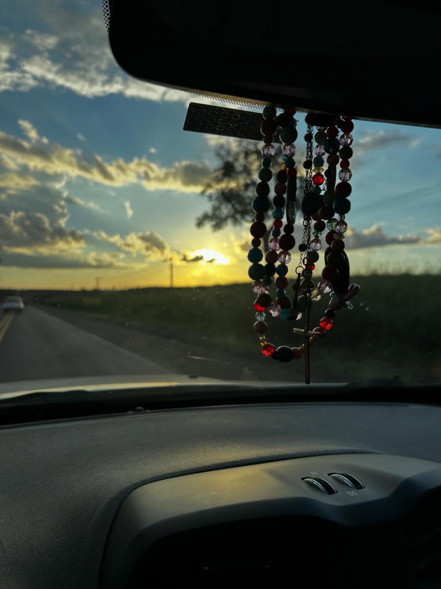 EdwardoSwinea's tweet photo. Abril foi intenso: trabalho, treinos, RP, fé, amor, amigos, risadas, saudade e muitos desafios. Todo dia, vontade, coragem e um sorriso no rosto. Maio já começou daquele jeito! https://t.co/8Kq1id0pDC