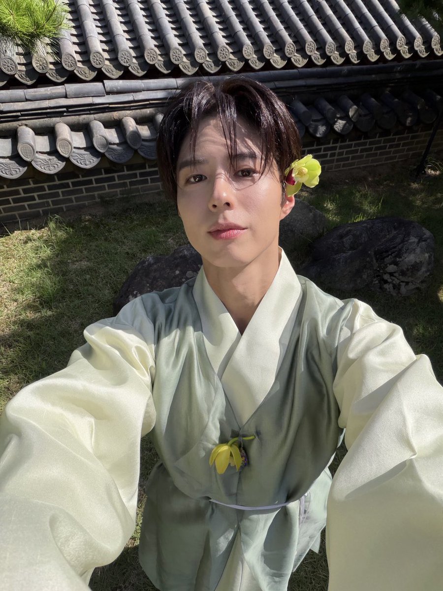 gummyblue_'s tweet photo. 천사백만팔 인스타도 있으면서 
.. 가능 셀카 공카에만 올려주는 남자 뭔지 🫪 https://t.co/xwkCV28ljp