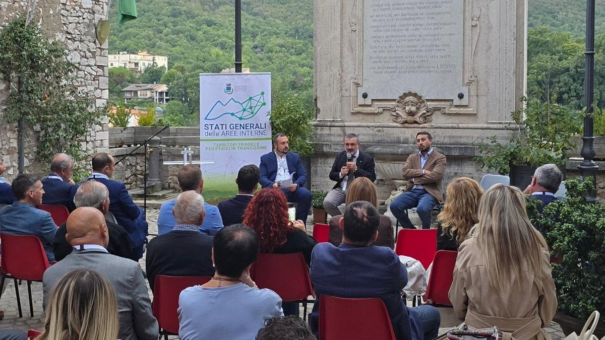 AvvPalombi's tweet photo. Le aree interne non sono territori da lasciare indietro. Sono territori su cui continuare a investire.
A Carpineto Romano per gli Stati Generali delle Aree Interne.
Sviluppo, servizi, infrastrutture e lavoro per creare condizioni e opportunità nei piccoli Comuni.

#AreeInterne https://t.co/1d9qZUZwqV