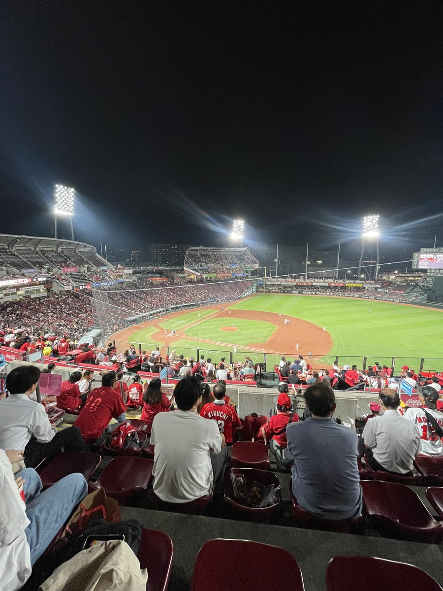 carp_pine9's tweet photo. 自由席に降臨！！！ https://t.co/SGsJyby4HH