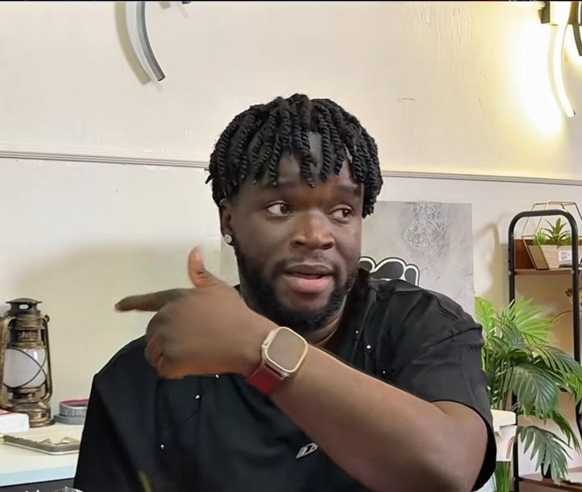 motion_vibez1's tweet photo. Tomide - one of the most usèless football creators.

Knows almost nothing about football. All he does is speak big English and banter based on emotions. Once you disagree with him, he either insults you or shames you for having low followers/engagement or being “irrelevant.” https://t.co/rxboYDpXH6