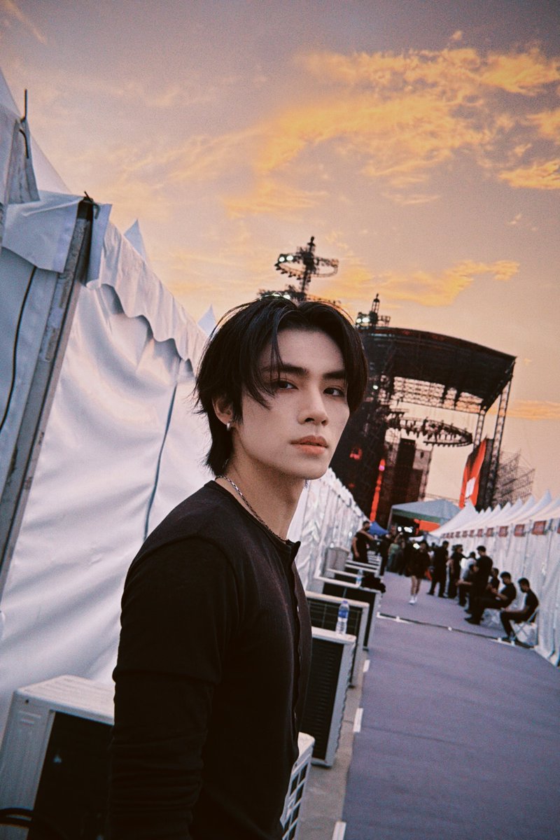 smoldejuns's tweet photo. xiaojun 🫧

'happy mid-autumn festival~!' https://t.co/7FIpXOGFON