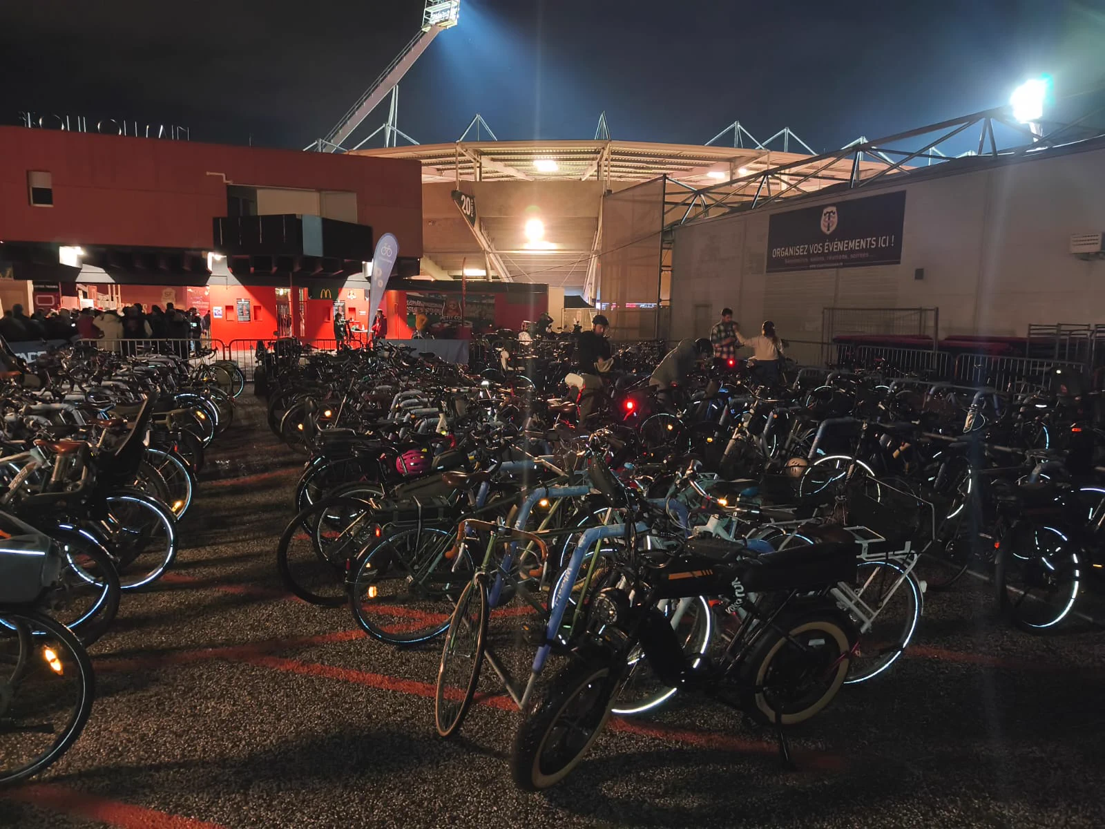 Stade Ernest Wallon : Parking vélo sécurisé : 114 Rue des Troènes, 31200 Toulouse
