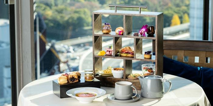 sweets_hotel_'s tweet photo. 【保存版】
5000円以下のアフタヌーンティー4選 🍰✨

​①YOTEL東京銀座
　(3,850円税サ込)
　
②アンダーズ東京
　(3,850円税込)
　
③三井ガーデンホテル銀座プレミア
　(4,950円税込)
　
④ホテルトラスティ東京ベイサイド
　(3,500円税サ込) https://t.co/vTp8aErd2F