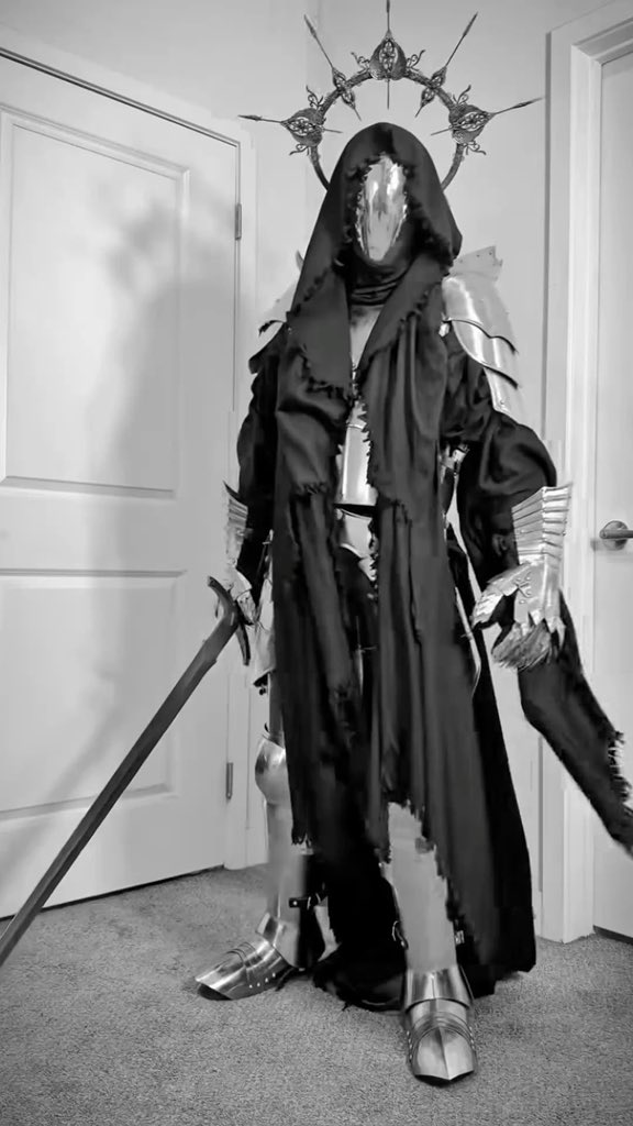 crimsonheirloom's tweet photo. veil the face, reveal the legend https://t.co/yMxv47nbeA