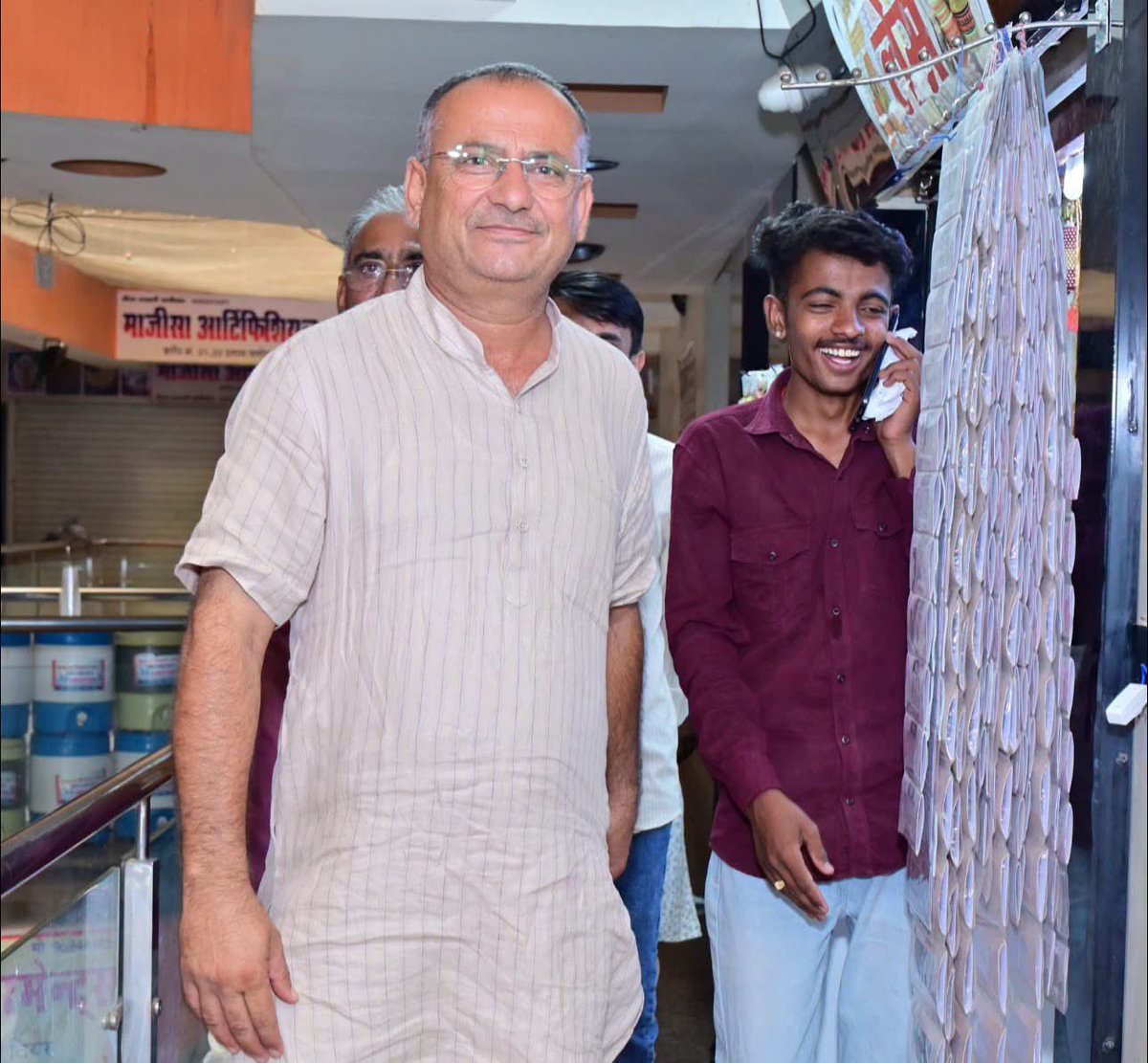 SSKharaBJP's tweet photo. आज बाड़मेर शहर में श्री दिनेश जी बालाच के नवीन प्रतिष्ठान “Dr. Dinesh's Homoeopathic Clinic” के उद्घाटन समारोह में उपस्थित हुआ।

इस अवसर पर डॉक्टर दिनेश जी बालाच एवं परिवारजनों को नवीन प्रतिष्ठान के शुभारंभ पर हार्दिक बधाई एवं शुभकामनाएं प्रेषित कीं।

ईश्वर से कामना है कि यह प्रतिष्ठान निरंतर प्रगति करे एवं आमजन को बेहतर स्वास्थ्य सेवाएं प्रदान करे।