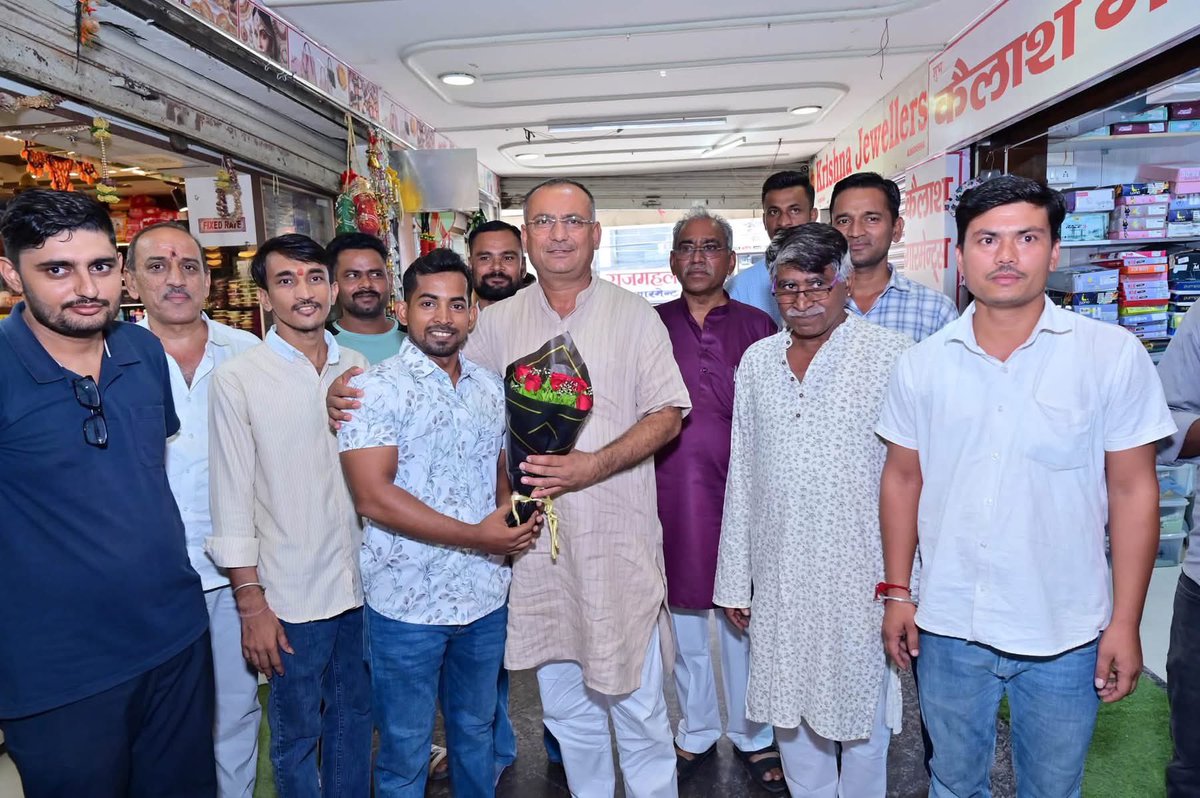 SSKharaBJP's tweet photo. आज बाड़मेर शहर में श्री दिनेश जी बालाच के नवीन प्रतिष्ठान “Dr. Dinesh's Homoeopathic Clinic” के उद्घाटन समारोह में उपस्थित हुआ।

इस अवसर पर डॉक्टर दिनेश जी बालाच एवं परिवारजनों को नवीन प्रतिष्ठान के शुभारंभ पर हार्दिक बधाई एवं शुभकामनाएं प्रेषित कीं।

ईश्वर से कामना है कि यह प्रतिष्ठान निरंतर प्रगति करे एवं आमजन को बेहतर स्वास्थ्य सेवाएं प्रदान करे।