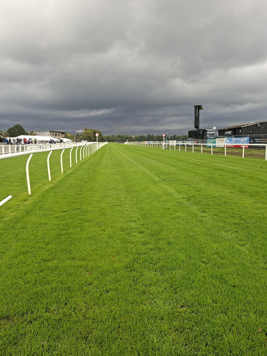 palaceofswords's tweet photo. If we get away with no rain at Worcester, we'll have done well. https://t.co/JfxY3YAaBn
