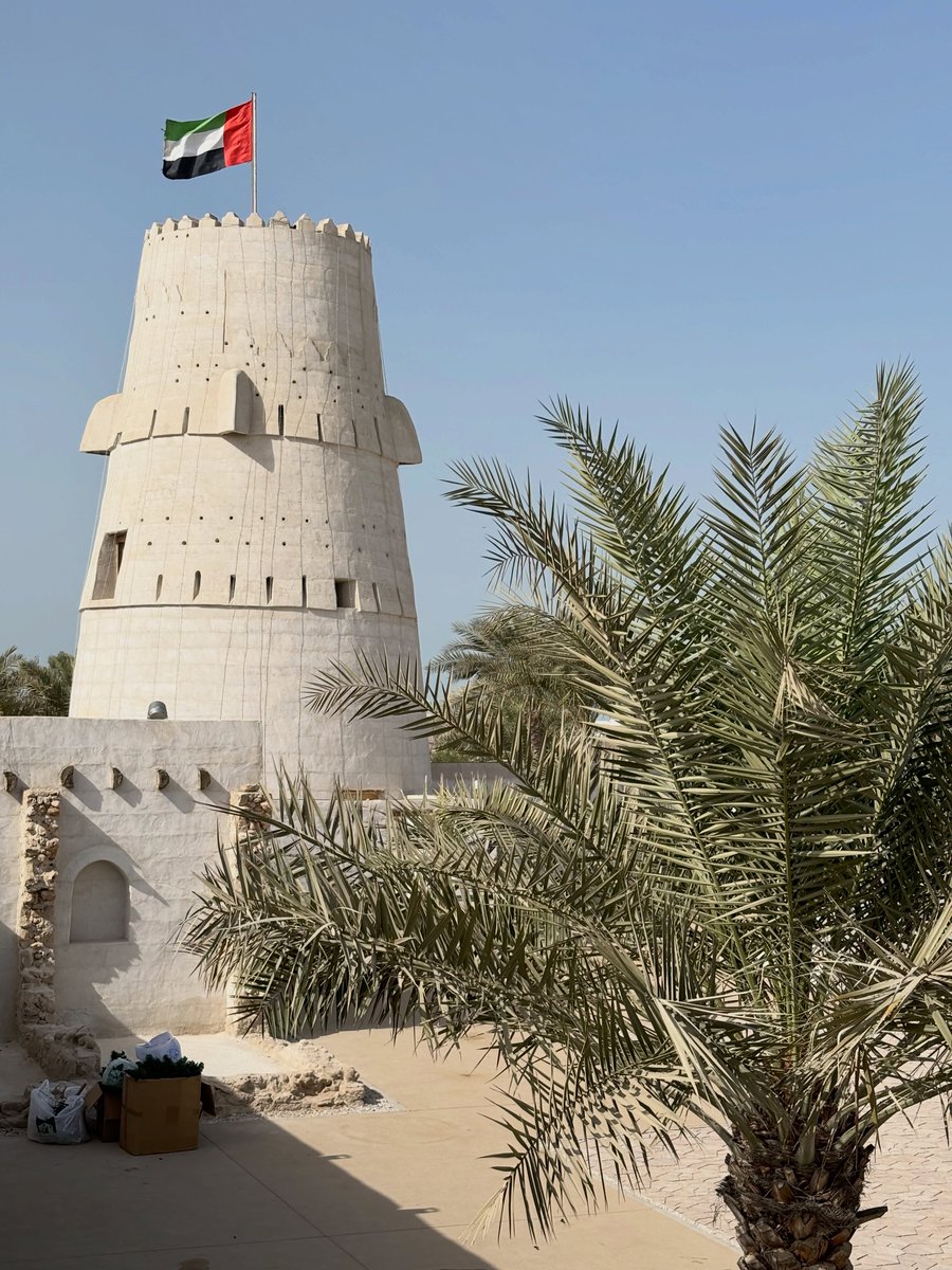 FlorindaGo5r's tweet photo. Al Jazirah Al Hamra, Ras Al Khaimah. Founded in the 18th century by the Zaab tribe, this abandoned fishing and pearl-diving village preserves the UAE’s traditional coastal architecture, built from coral stone, seawater, and palm wood. https://t.co/E6fyMisNSf