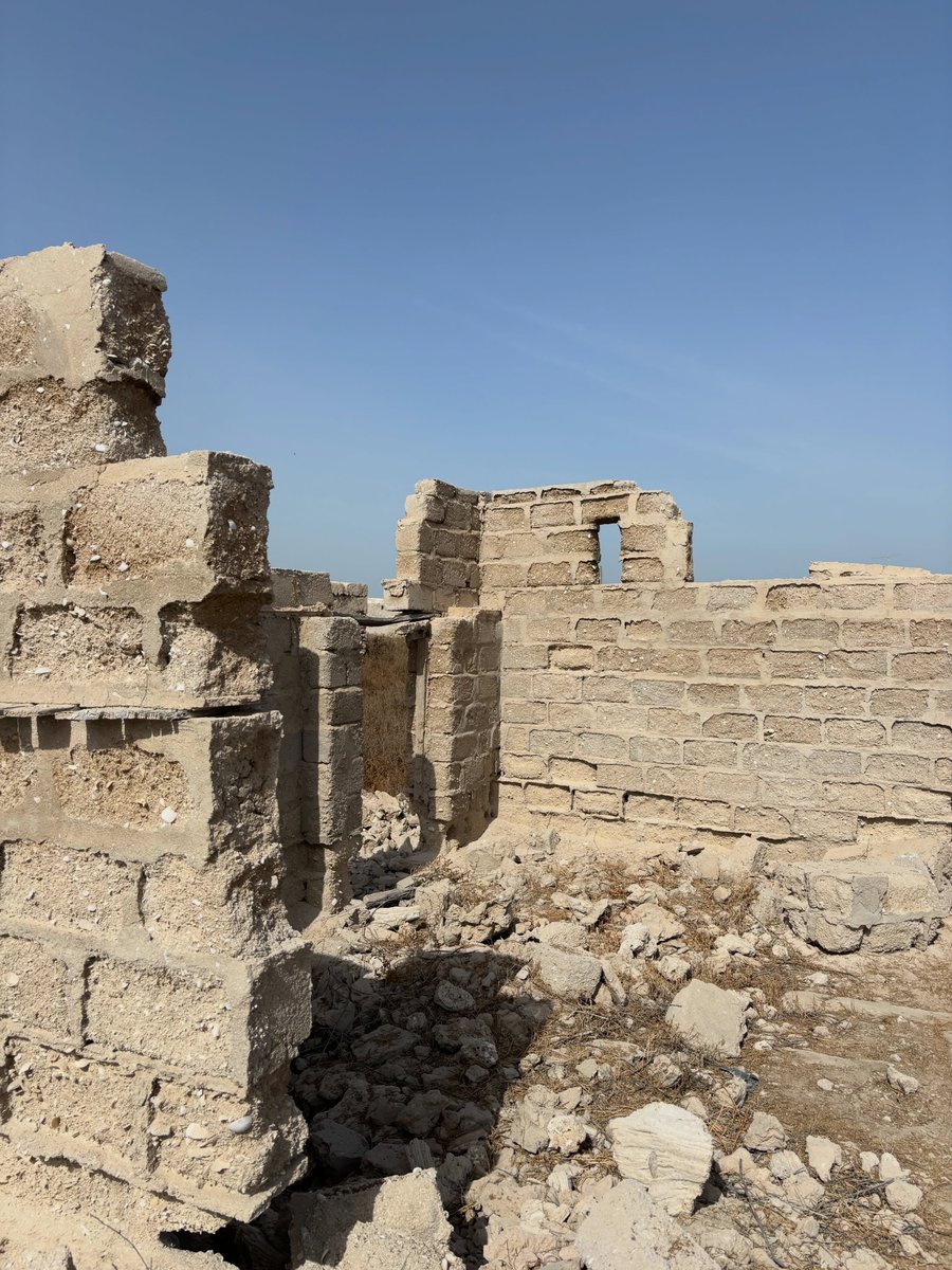 FlorindaGo5r's tweet photo. Al Jazirah Al Hamra, Ras Al Khaimah. Founded in the 18th century by the Zaab tribe, this abandoned fishing and pearl-diving village preserves the UAE’s traditional coastal architecture, built from coral stone, seawater, and palm wood. https://t.co/E6fyMisNSf