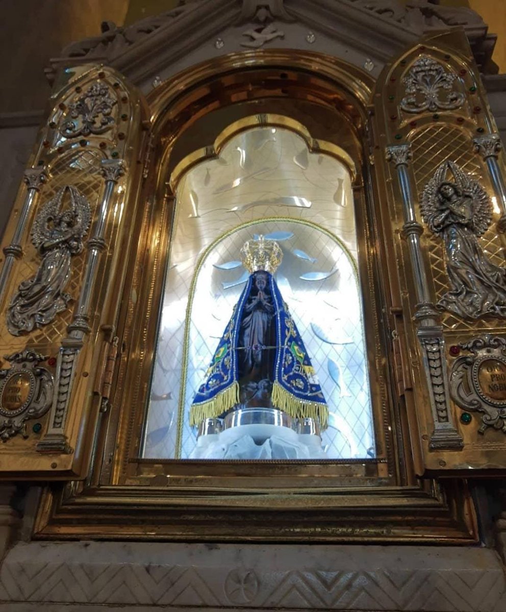 finc0's tweet photo. Mãe Aparecida, Aquela que cuida necessita de proteção.

Guarda o teu povo, acolhe os que sofrem, protege os que defendem a vida, a paz e a dignidade. Rogai por nós e pelo Brasil. Amém. https://t.co/LtfDL1c7wJ