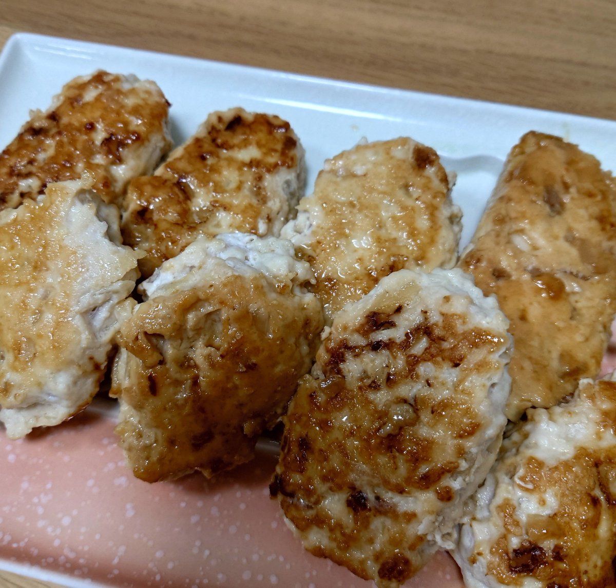 AHCOchan's tweet photo. 今夜はお月見メニュー

鶏つくねに、お団子に。
お腹いっぱ〜い！
感謝。

#夕飯　#夜ごはん　#おうちごはん　#お月見 https://t.co/2ftPGOVMNv