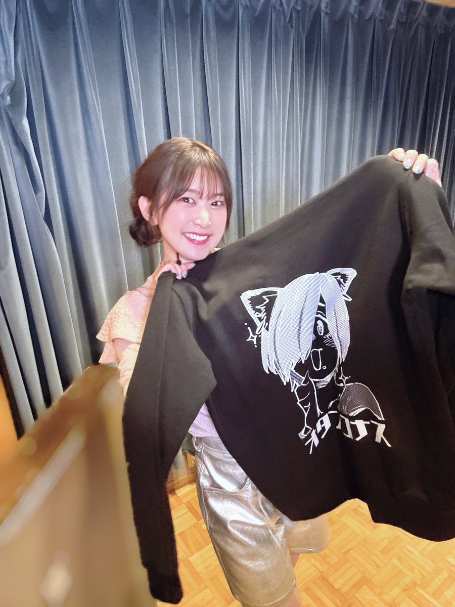 Yurie_Funato's tweet photo. 🎉「なんもねえ 〜住人大合唱ver.〜」🎉

㊗️120万回再生突破㊗️

ウワ〜〜既にすごく沢山の方に聴いてもらえている！！！
柴田さんディレクションの元、はちゃめちゃに楽しんで歌わせて頂きました✨

うれしい〜〜〜沢山聴いてほしい🙌🙌🙌

オフショだよん📸

https://t.co/apeb5MP2mW https://t.co/G8stehOhzY