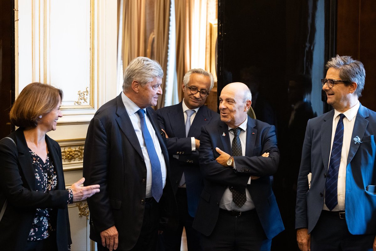 N_Forissier's tweet photo. Hier, j’ai réuni plus de 350 chefs d’entreprise, représentants de la #TeamFranceExport et parlementaires.

Une ambition : retrouver l’esprit de conquête, ouvrir de nouveaux marchés et donner à nos entreprises les moyens de gagner à l’international.

Le travail continue ! 🇫🇷 https://t.co/savdXi0lG6