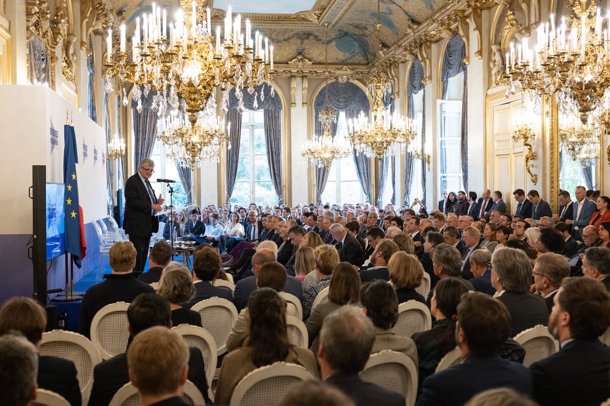 N_Forissier's tweet photo. Hier, j’ai réuni plus de 350 chefs d’entreprise, représentants de la #TeamFranceExport et parlementaires.

Une ambition : retrouver l’esprit de conquête, ouvrir de nouveaux marchés et donner à nos entreprises les moyens de gagner à l’international.

Le travail continue ! 🇫🇷 https://t.co/savdXi0lG6