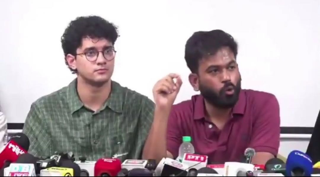 SanjayKrishnaM8's tweet photo. Form 6 में बाप का नाम पूछा जाता है इसीलिए गेंदा भइया और मीठा इसका विरोध कर रहे हैं, https://t.co/3LqnFm6Kkv