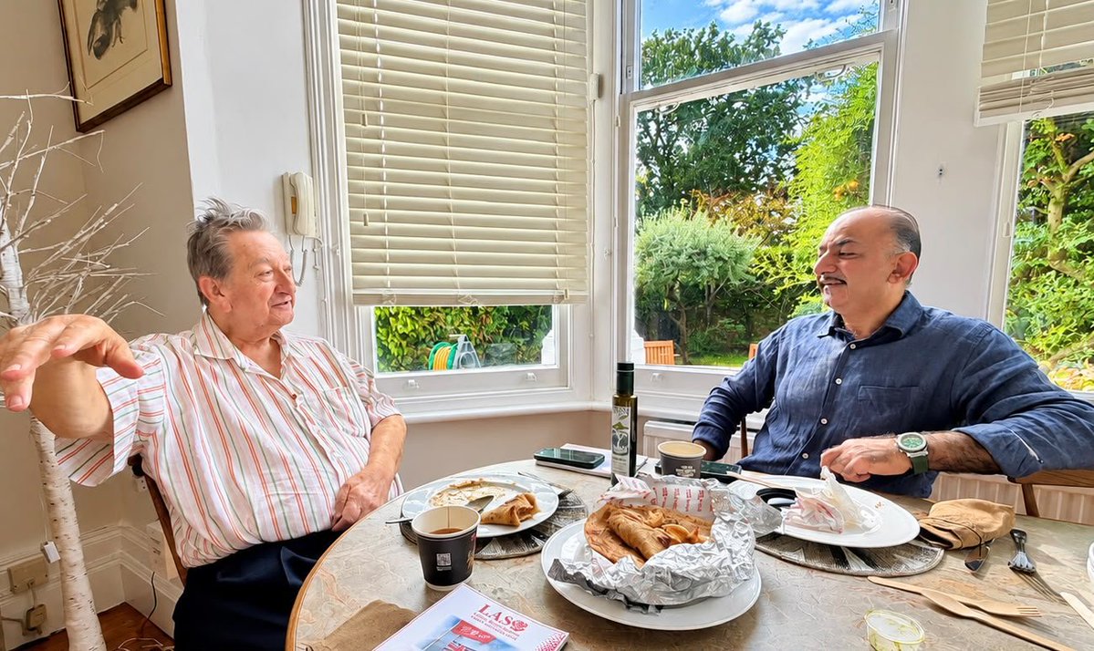 MRATTAHAQ's tweet photo. Another very special day with a truly special person in Britain, Sir Raymond Keene OBE, International Chess Grandmaster.

A wonderful day filled with friendship, history and chess. ♟️🇬🇧

#RaymondKeene #Chess #ChessGrandmaster #FidelCastro #AttaHaq https://t.co/SV0fsfj7kX