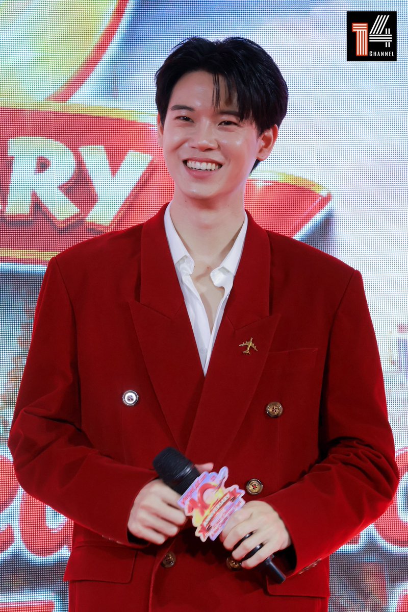 war_wanjira's tweet photo. หล่อมากก  พี่สารวัตรออกงาน 
YIN ANAN X VIETJET TH
#Vietjet10thannixYin https://t.co/2014H9RDvb